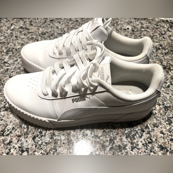practically new. Size 9 All white Puma shoes - Picture 3 of 5